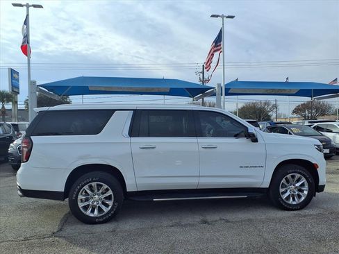 Used 2021 Chevrolet Suburban Premier w/ Premium Package image 21