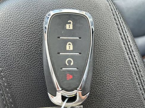 Used 2022 Chevrolet Bolt EUV LT w/ Convenience Package FWD image 34