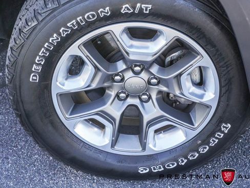 Used 2019 Jeep Cherokee Trailhawk w/ Cold Weather Group image 11