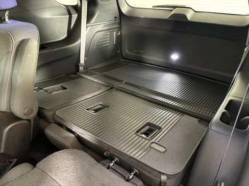 Used 2026 Chevrolet Traverse LT w/ Driver Confidence Package FWD image 42
