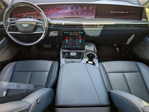 Used 2025 Cadillac Escalade IQ Sport 2 image 18