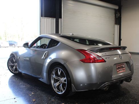 Used 2009 Nissan 370Z Touring w/ Sport Pkg image 4