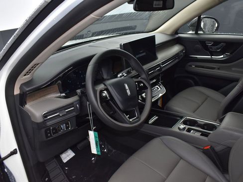 New 2025 Lincoln Corsair Grand Touring image 8