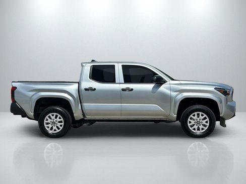 Used 2025 Toyota Tacoma SR AWD/4WD image 4