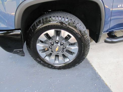 Used 2024 Chevrolet Silverado 2500 Custom w/ Custom Value Package AWD/4WD image 22