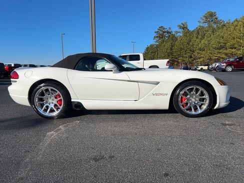 Used 2004 Dodge Viper SRT-10 image 4