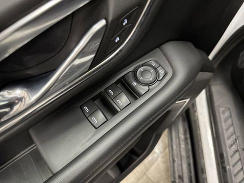 Used 2024 GMC Yukon XL SLE image 26