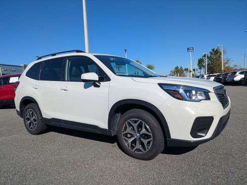 Used 2020 Subaru Forester Premium image 2