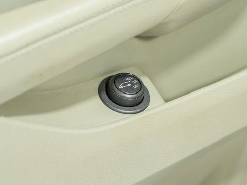 Used 2010 Cadillac SRX Luxury image 42