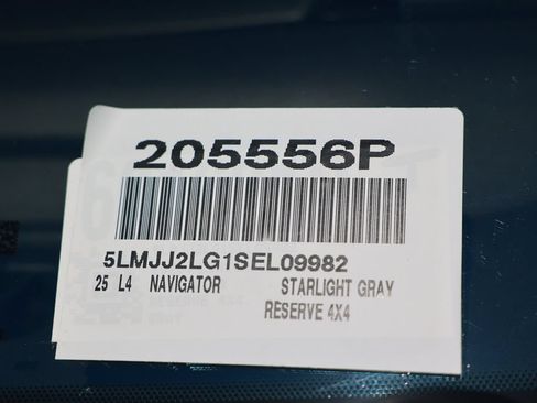Used 2025 Lincoln Navigator Reserve AWD/4WD image 42
