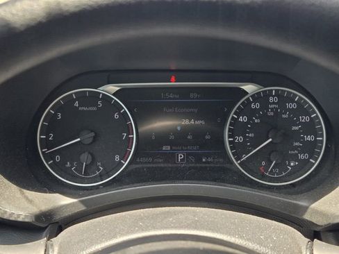 Used 2024 Nissan Sentra SV FWD image 11