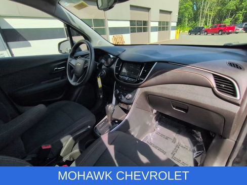 Used 2019 Chevrolet Trax LS FWD image 28