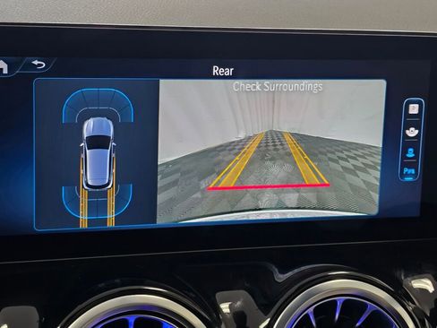 Used 2025 Mercedes-Benz GLA 250 4MATIC image 44