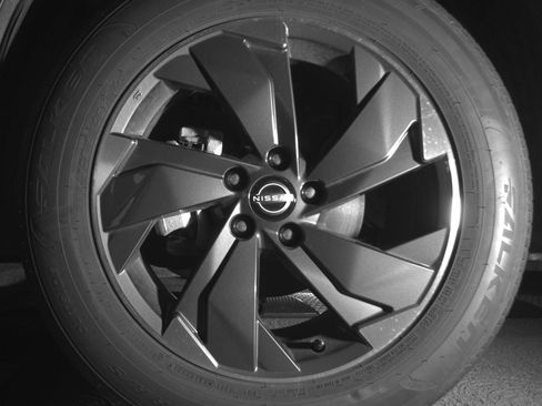 Used 2025 Nissan Rogue SV FWD image 12