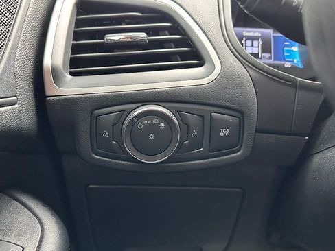 Used 2022 Ford Edge SE w/ Black Appearance Package image 29