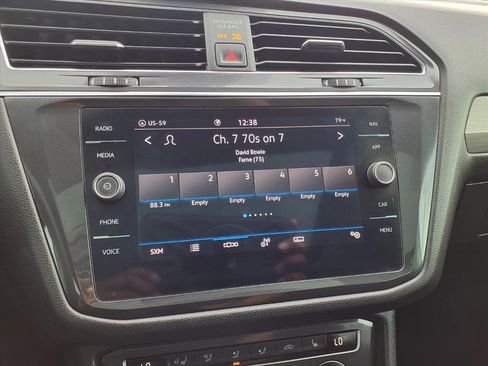 Used 2021 Volkswagen Tiguan SEL image 16