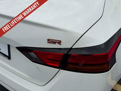 Used 2024 Nissan Altima 2.5 SR FWD image 14