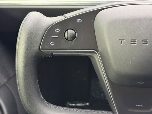 Used 2022 Tesla Model S image 18