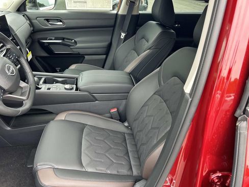 New 2026 Nissan Pathfinder Platinum w/ Lighting Package AWD/4WD image 15
