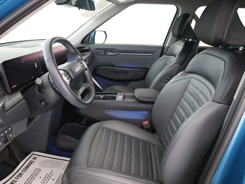 Used 2024 Kia EV9 Land image 17