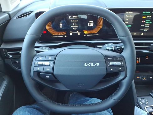 New 2026 Kia Sportage LX FWD image 24