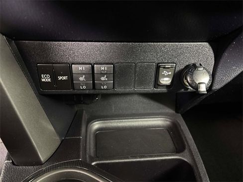 Used 2017 Toyota RAV4 SE image 23