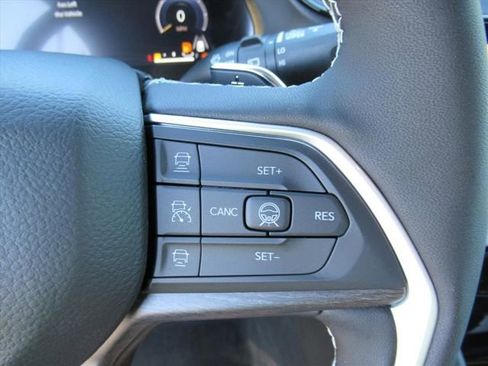 New 2026 Jeep Grand Cherokee Limited w/ Luxury Tech Group II RWD image 22