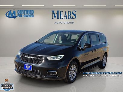 Used 2023 Chrysler Pacifica Touring-L