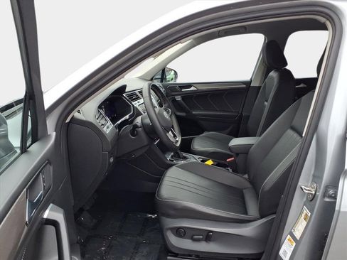 Used 2023 Volkswagen Tiguan SE image 10