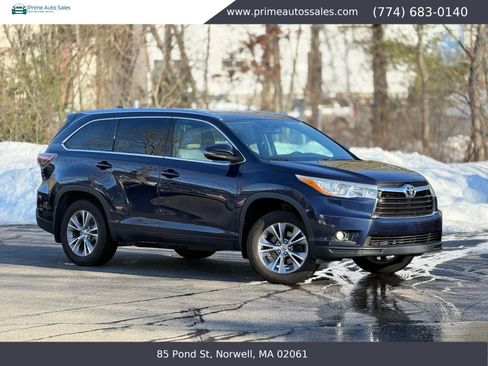 Used 2014 Toyota Highlander XLE image 1