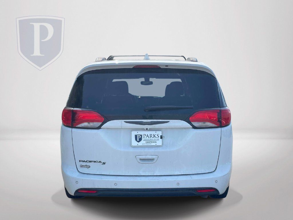 Used 2020 Chrysler Pacifica Touring-L Plus w/ S Appearance Package FWD image 6