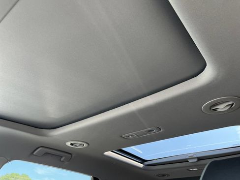 Used 2021 Buick Enclave Avenir w/ Avenir Technology Package AWD/4WD image 23