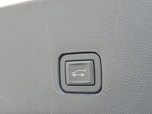 Certified 2023 Chevrolet Traverse LT FWD image 8