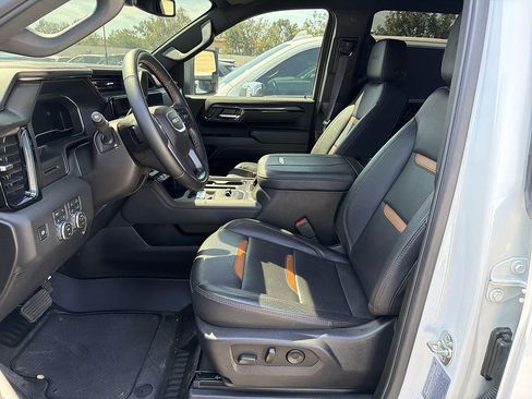 Used 2025 GMC Sierra 2500 AT4 AWD/4WD image 7