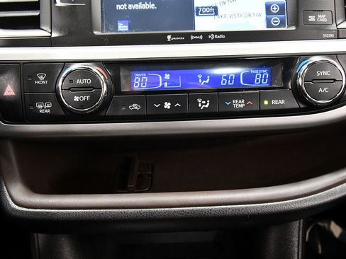Used 2018 Toyota Highlander XLE image 28