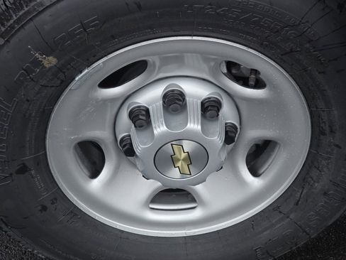 New 2025 Chevrolet Express 2500 image 18