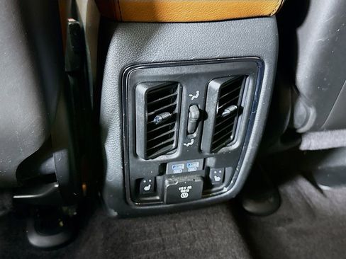Used 2018 Jeep Grand Cherokee Summit AWD/4WD image 32