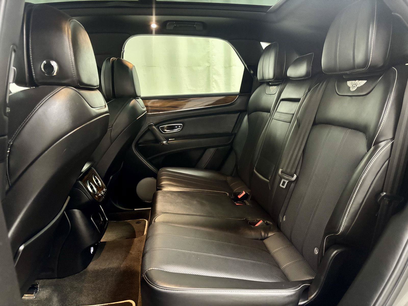 Used 2018 Bentley Bentayga AWD/4WD image 23