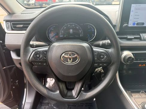 Certified 2025 Toyota RAV4 LE AWD/4WD image 31