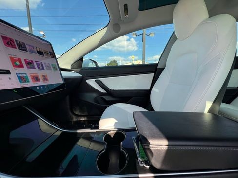 Used 2019 Tesla Model 3 Standard Range Plus image 13