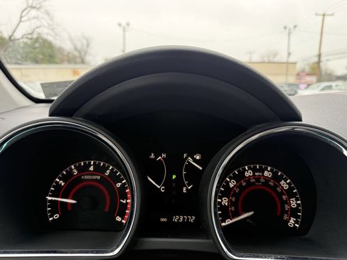 Used 2011 Toyota Highlander SE w/ Tow Pkg image 19