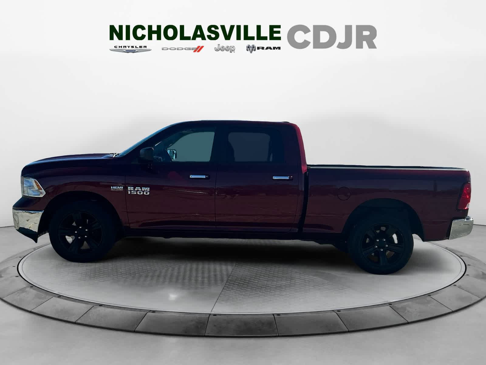 Used 2017 RAM 1500 Classic SLT AWD/4WD image 2
