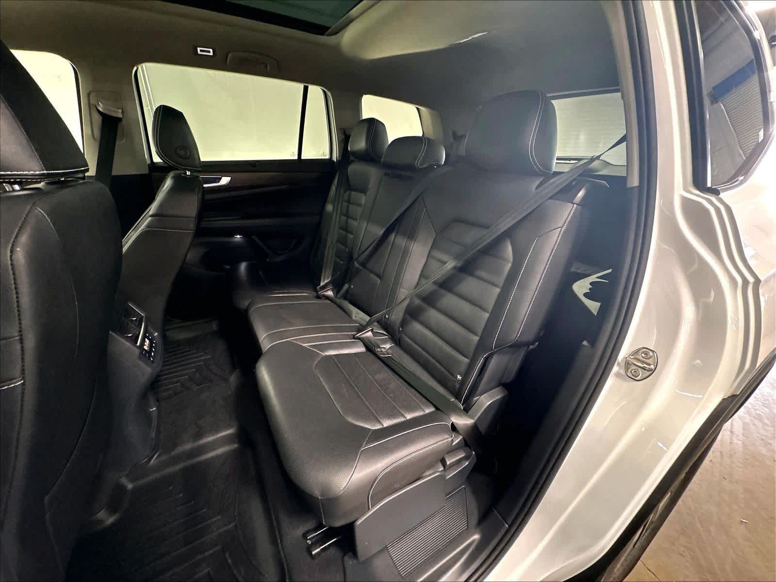Used 2025 Volkswagen Atlas SEL AWD/4WD image 28
