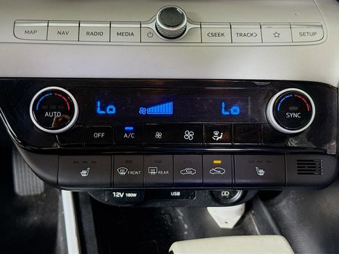 Used 2021 Hyundai Elantra Limited image 19