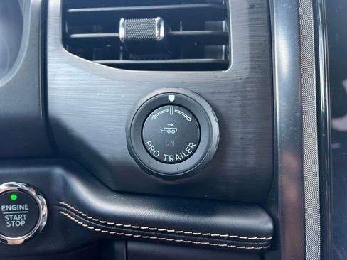 Used 2024 Ford Expedition Platinum AWD/4WD image 17