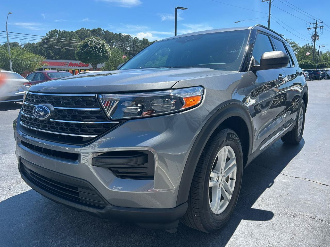 Used 2024 Ford Explorer XLT RWD image 4
