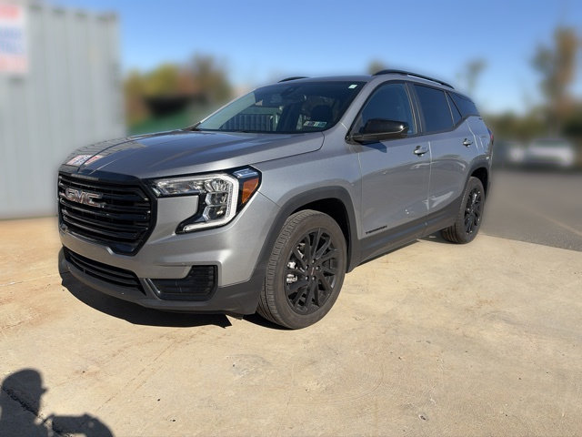 Used 2024 GMC Terrain SLE w/ Driver Convenience Package FWD image 1