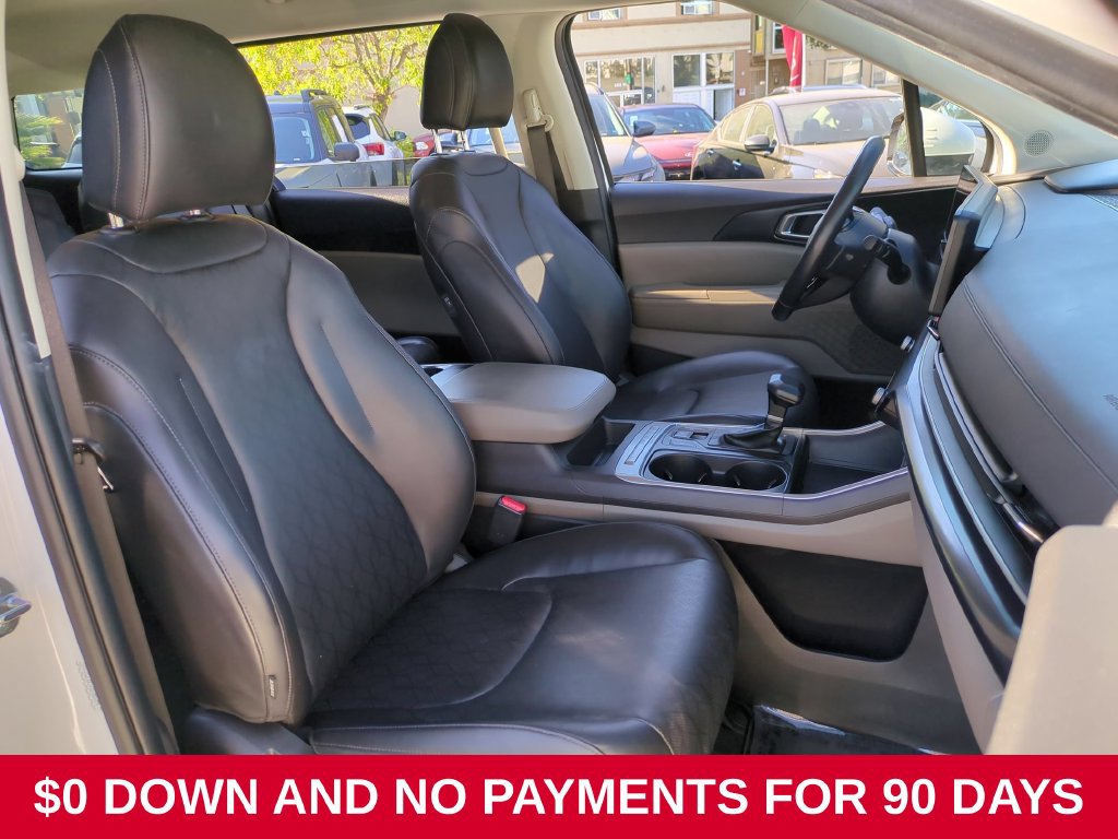 Used 2025 Kia Carnival FWD image 28