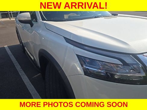 Used 2022 Nissan Pathfinder Platinum w/ Cargo Package AWD/4WD image 2