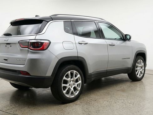 Used 2025 Jeep Compass Limited AWD/4WD image 9